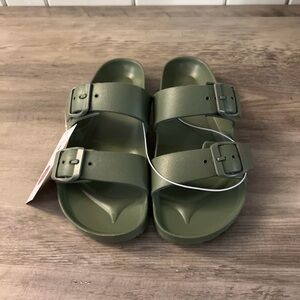 Shade & Shore Sandals Olive
Green Size 5
